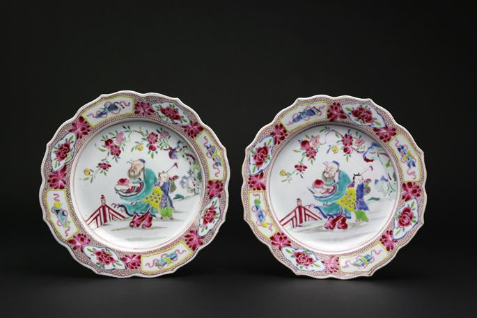 Pair of chinese export porcelain famille rose dinner plates | MasterArt